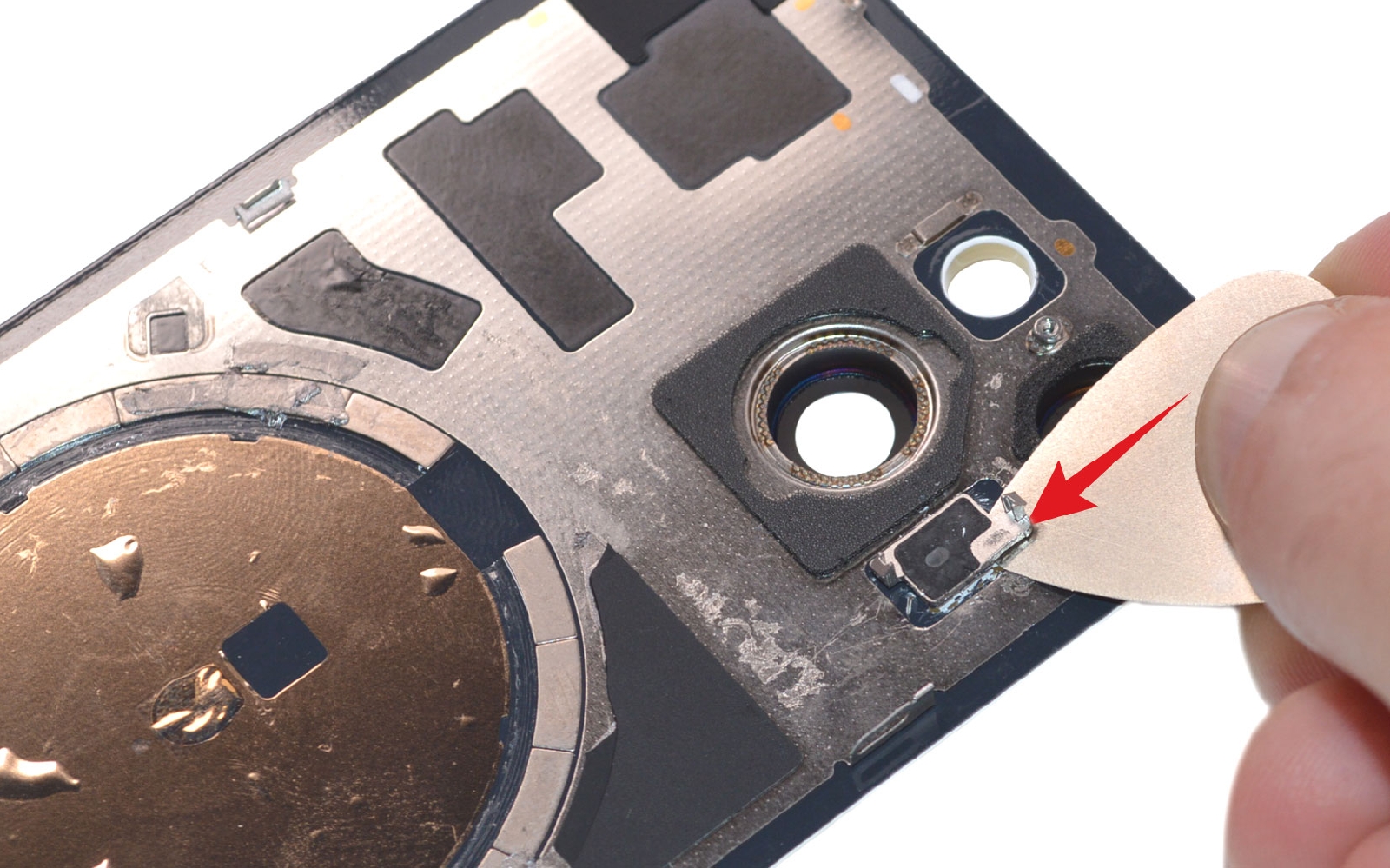 Comment changer la vitre arrière nue sur iPhone 15 photo 2