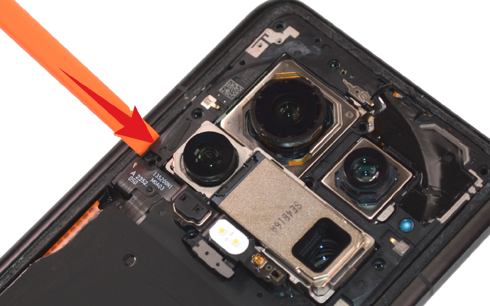 Comment changer le connecteur de charge  sur 14 Ultra photo 3