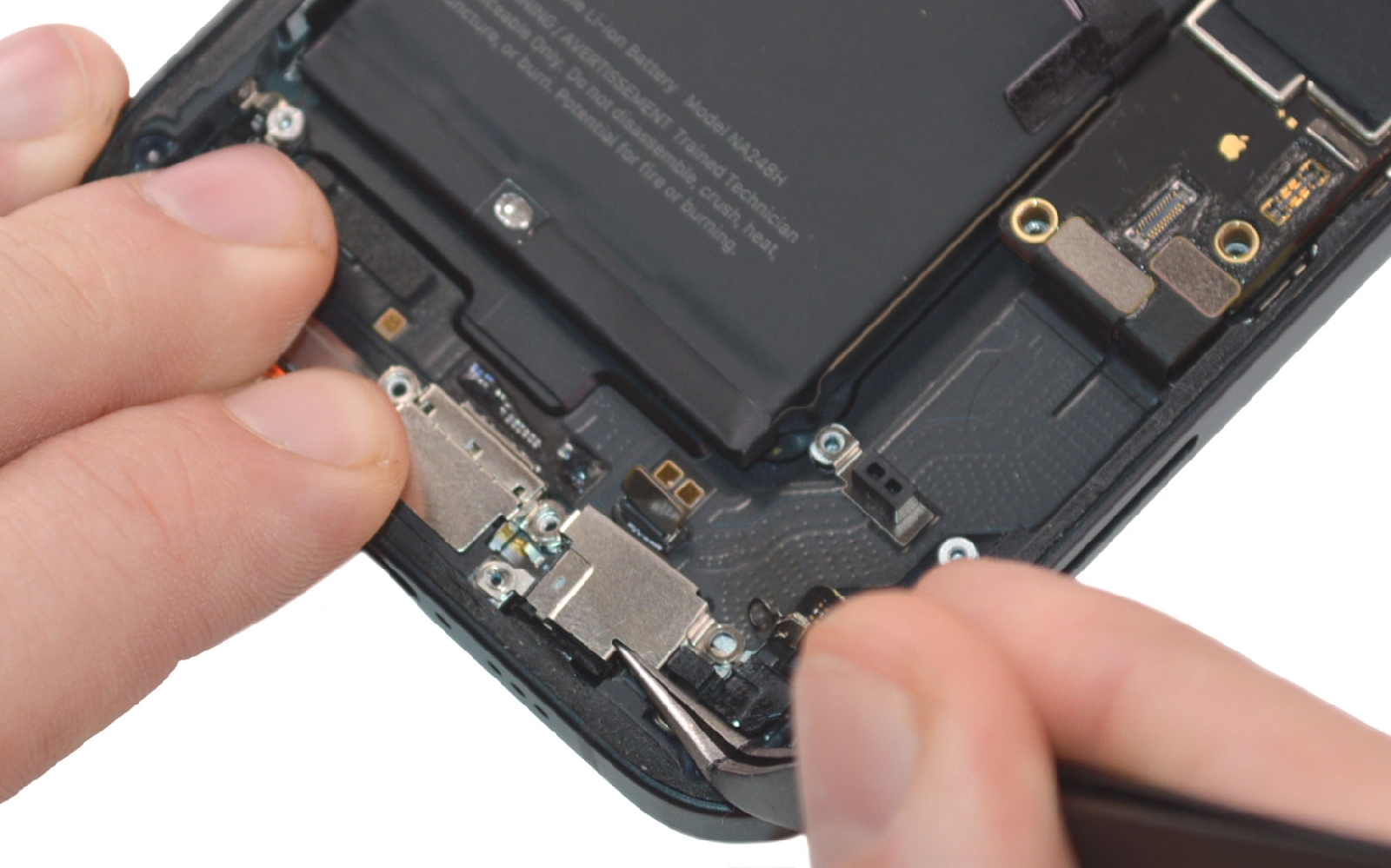 Comment changer le connecteur de charge  sur iPhone 16e photo 3