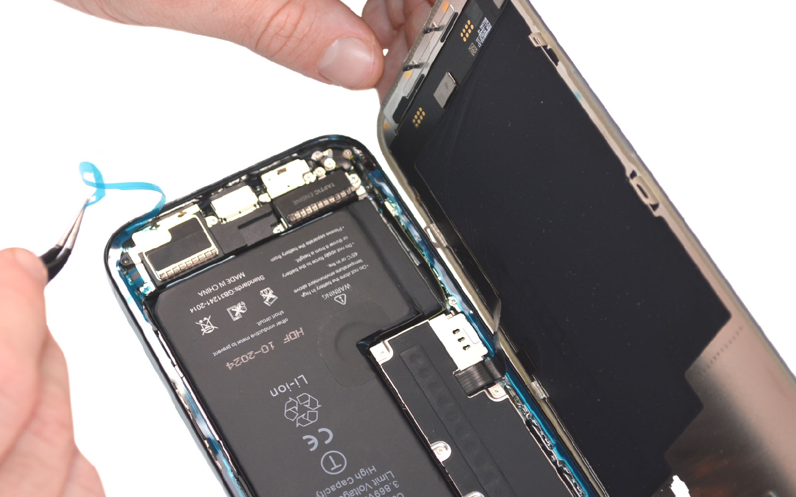 Comment changer le connecteur de charge  sur iPhone 15 Pro Max photo 4