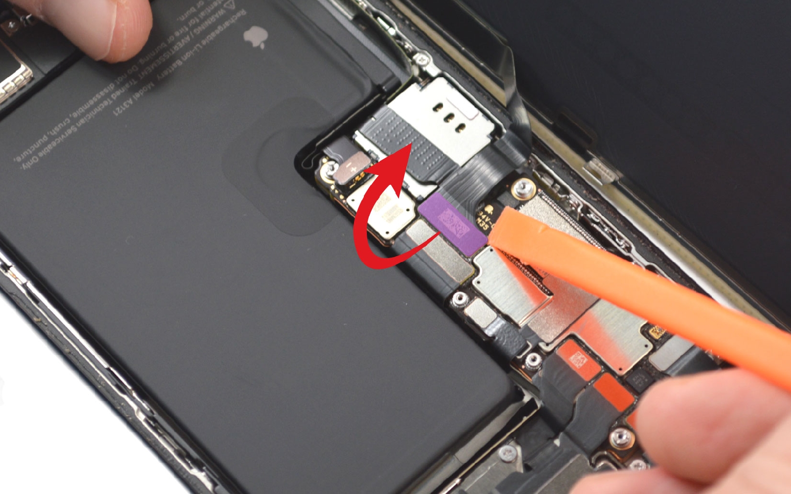 Comment changer le connecteur de charge  sur iPhone 15 Pro Max photo 2