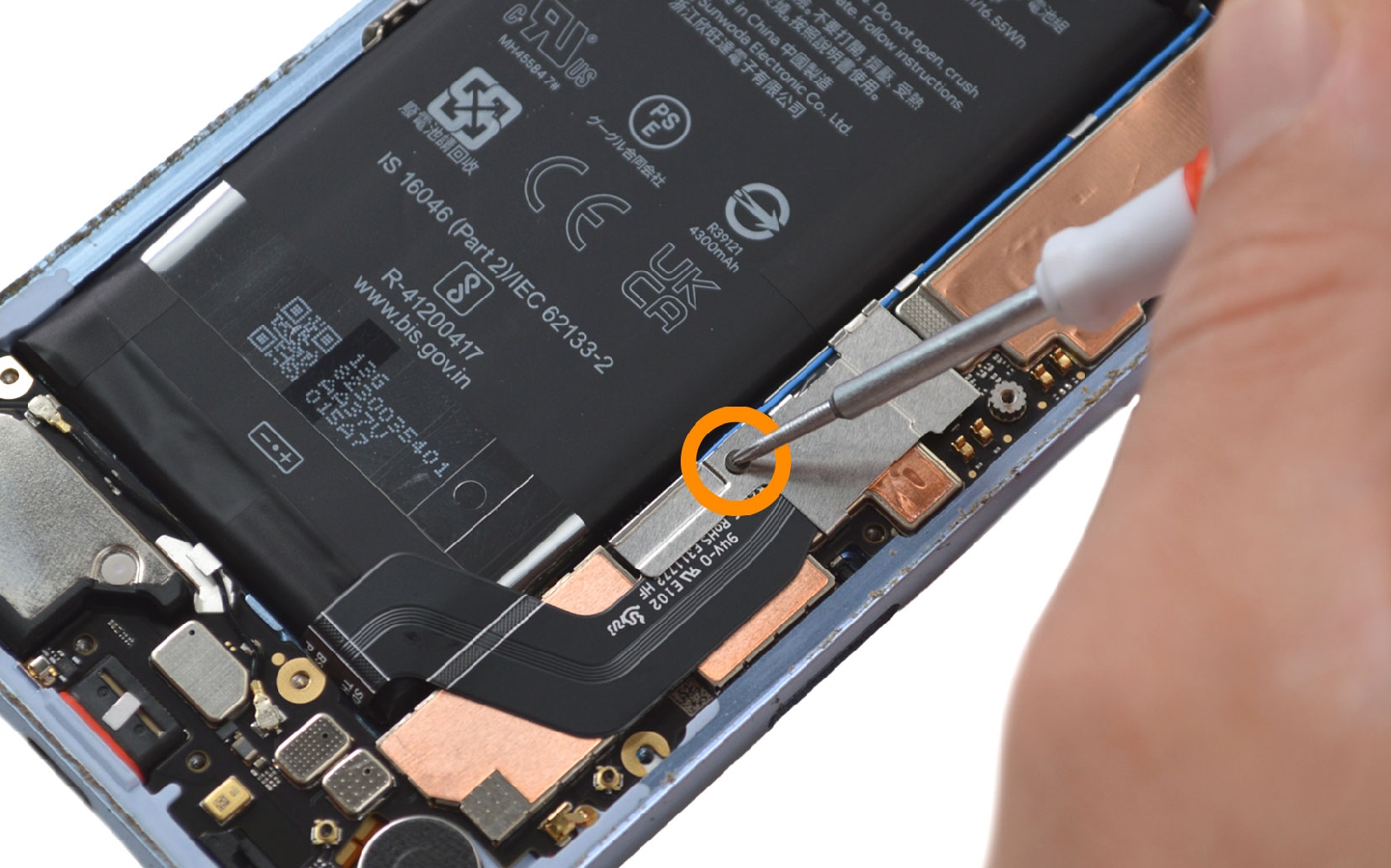 Comment changer l'écran seul sur Pixel 7A photo 1