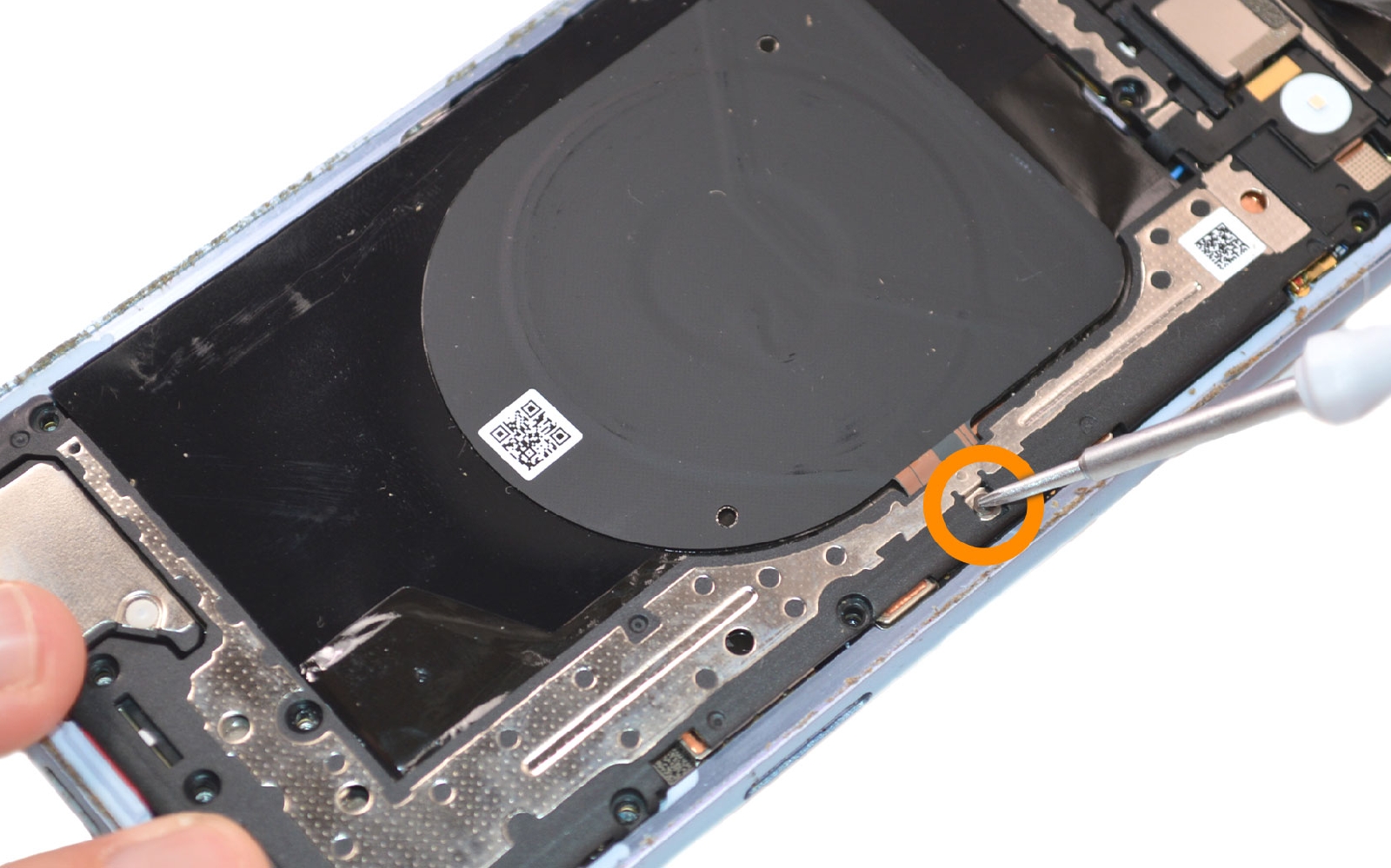 Comment changer la batterie sur Pixel 7A photo 2