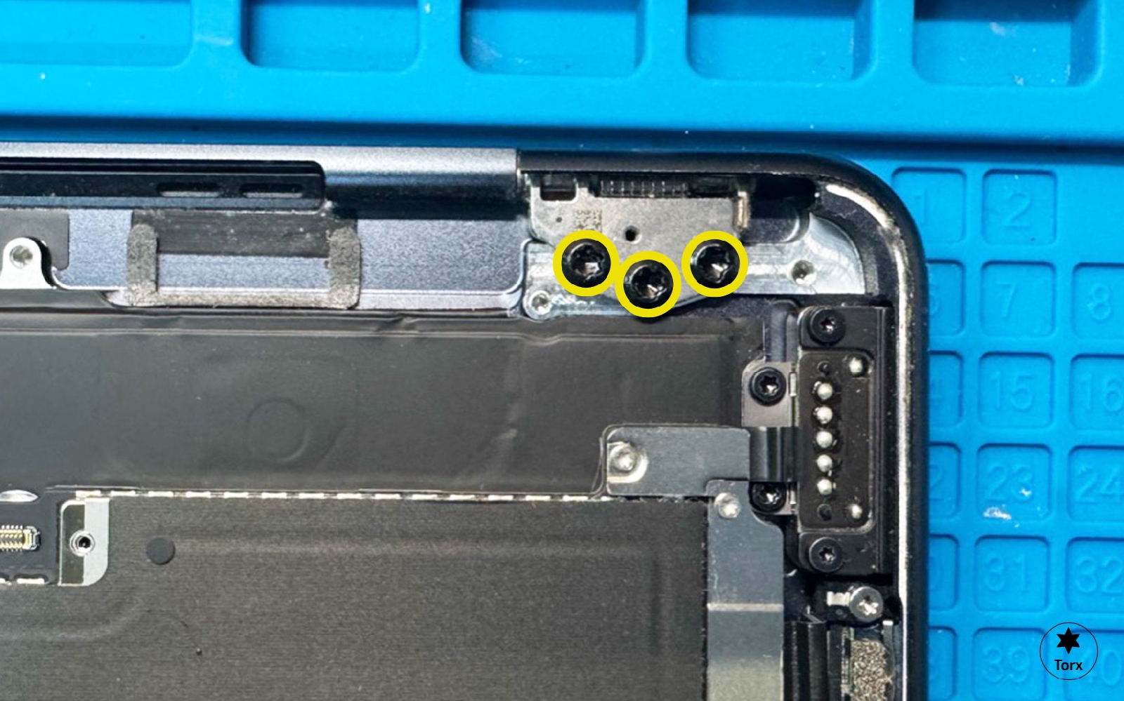 Comment remplacer le bloc écran sur Macbook Air 13 pouces A2681 EMC 4074 - 2022 photo 1