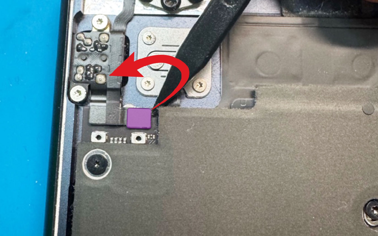 Comment remplacer le bloc écran sur Macbook Air 13 pouces A2681 EMC 4074 - 2022 photo 3