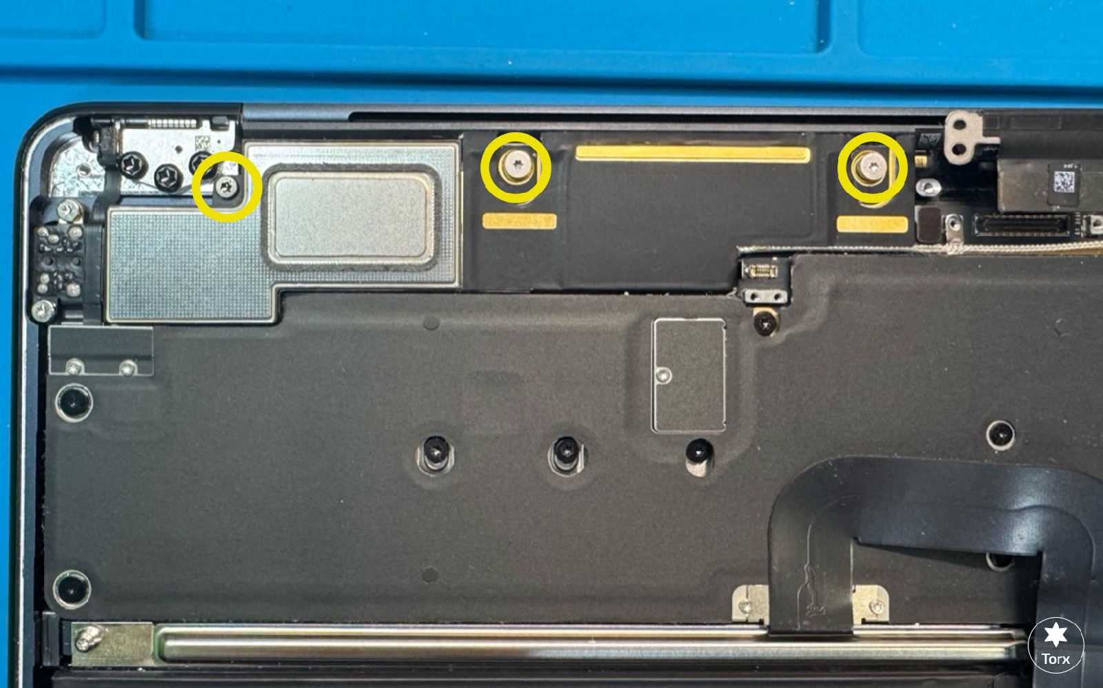 Comment remplacer le bloc écran sur Macbook Air 13 pouces A2681 EMC 4074 - 2022 photo 1