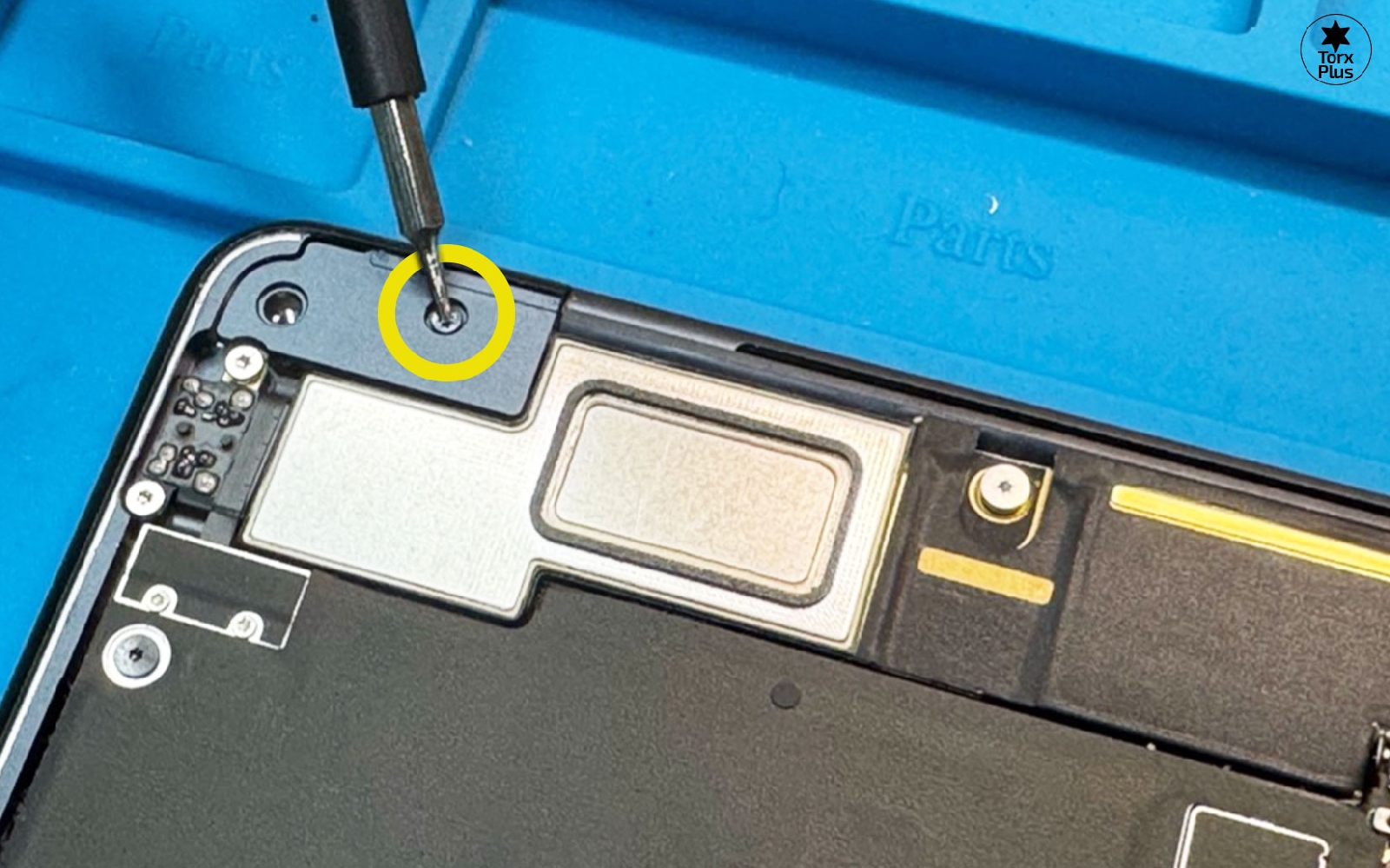 Comment remplacer le bloc écran sur Macbook Air 13 pouces A2681 EMC 4074 - 2022 photo 2