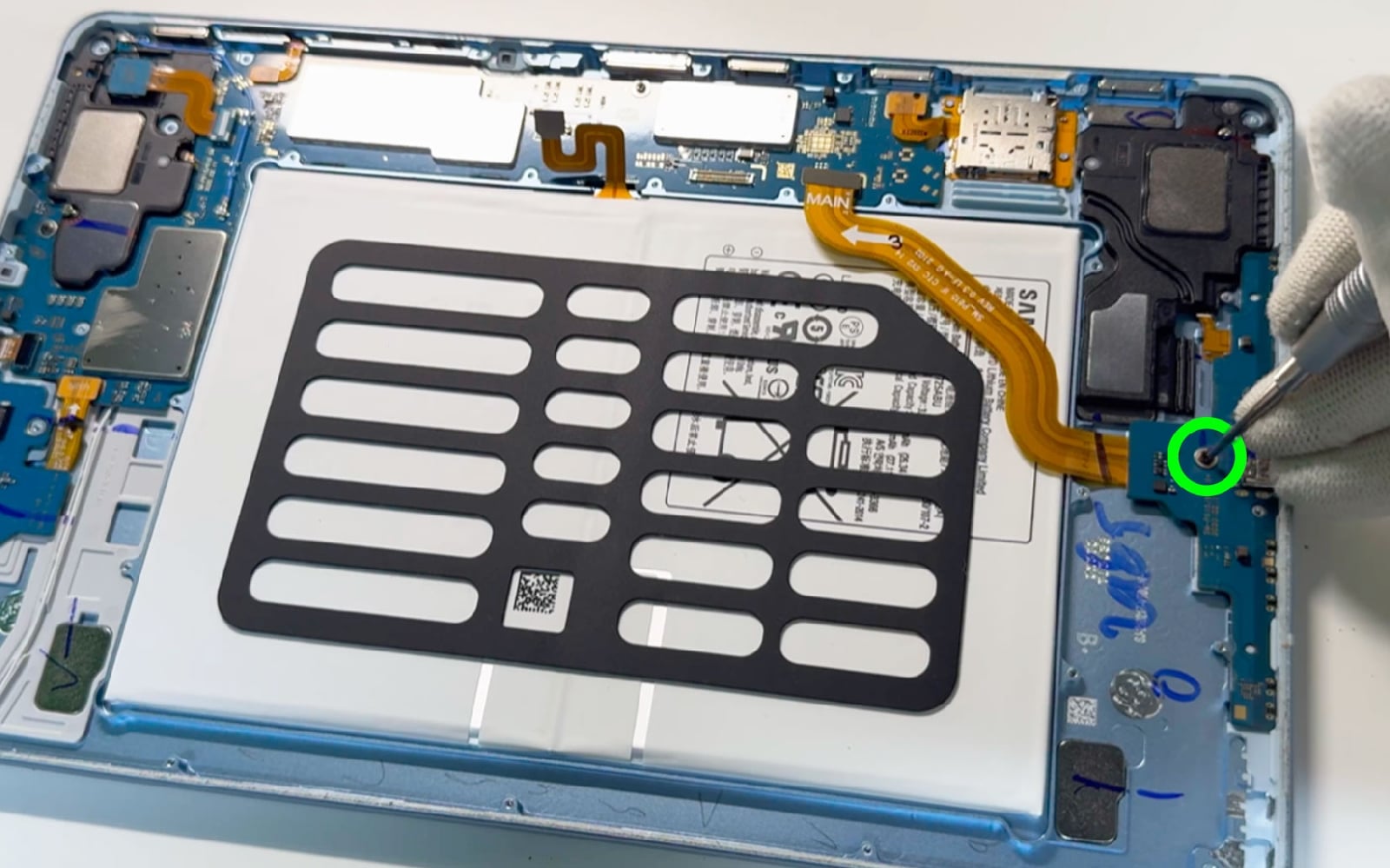 Comment changer la batterie sur Galaxy Tab S6 Lite 10-4 (SM-P610-SM-P615) photo 2