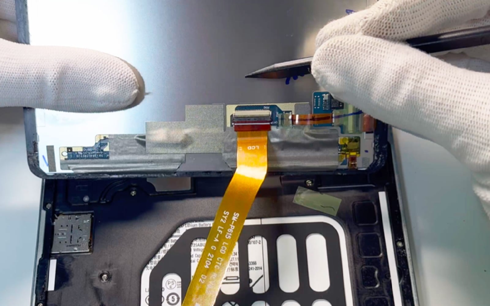 Comment changer le connecteur de charge  sur Galaxy Tab S6 Lite 10-4 (SM-P610-SM-P615) photo 2