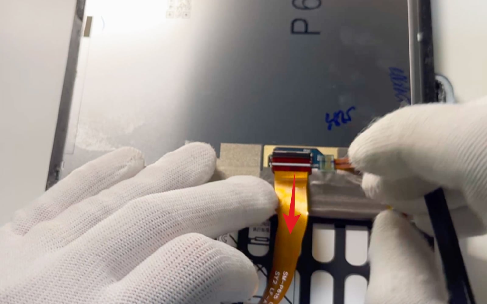 Comment changer le connecteur de charge  sur Galaxy Tab S6 Lite 10-4 (SM-P610-SM-P615) photo 4