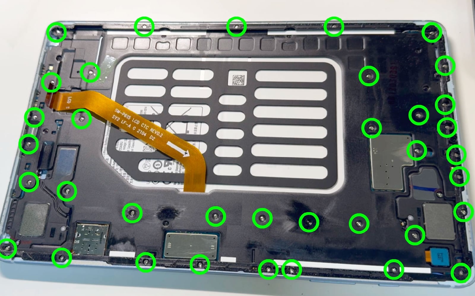 Comment changer le connecteur de charge  sur Galaxy Tab S6 Lite 10-4 (SM-P610-SM-P615) photo 1