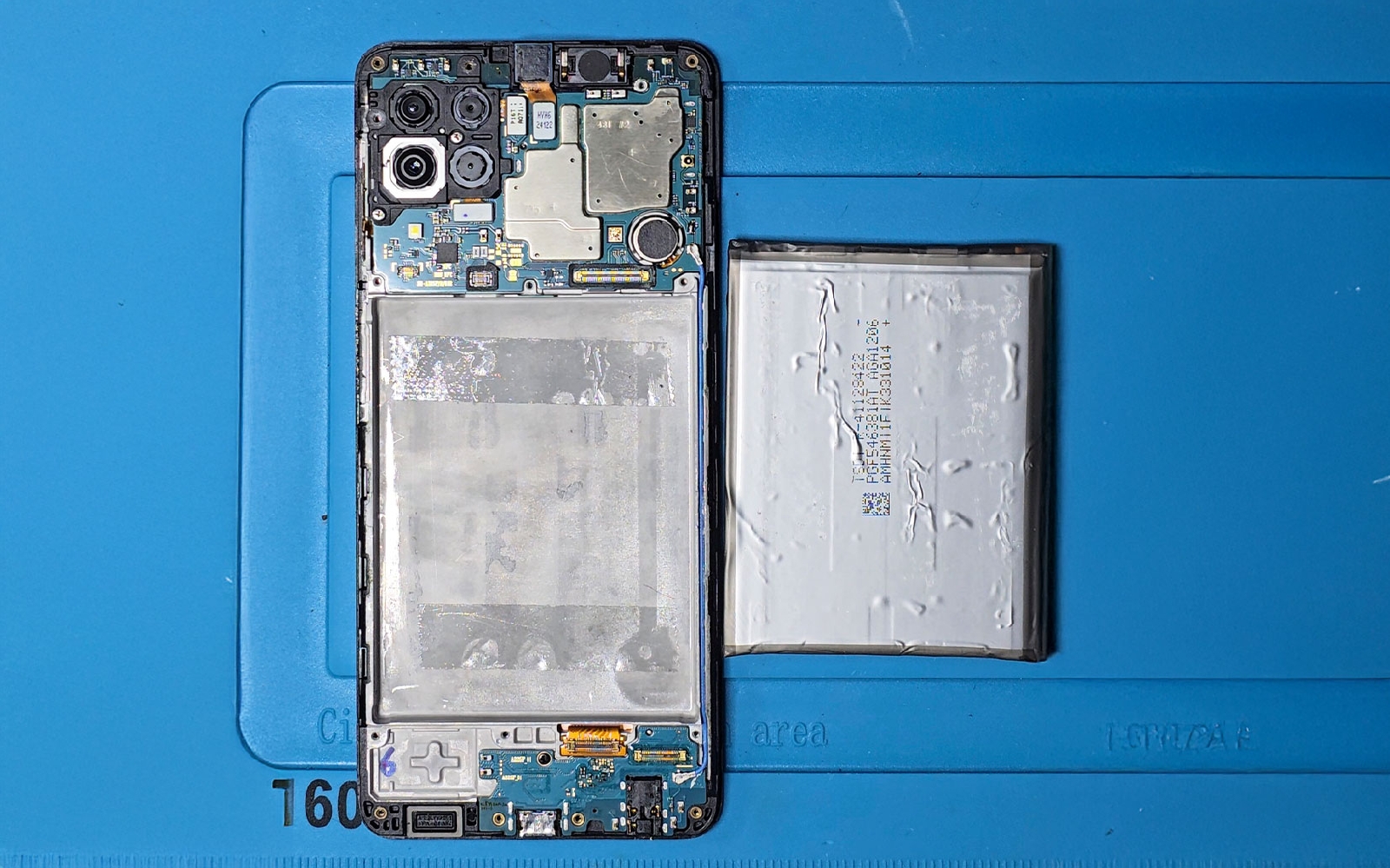 Comment remplacer le bloc écran sur Galaxy A22 photo 4