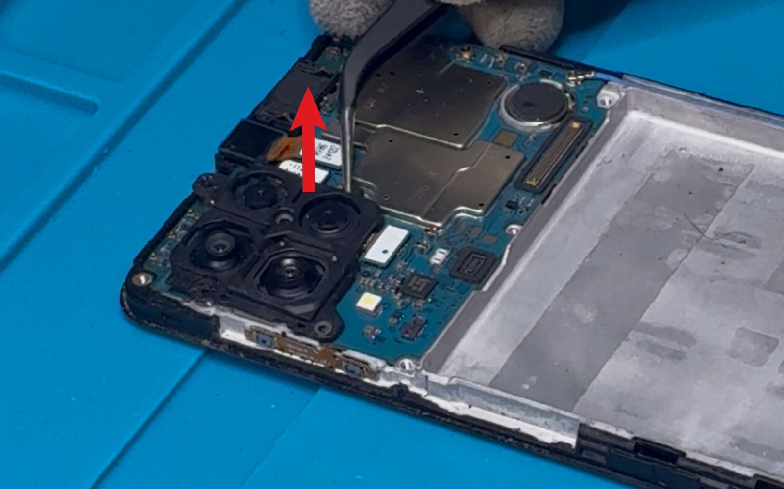 Comment remplacer le bloc écran sur Galaxy A22 photo 2