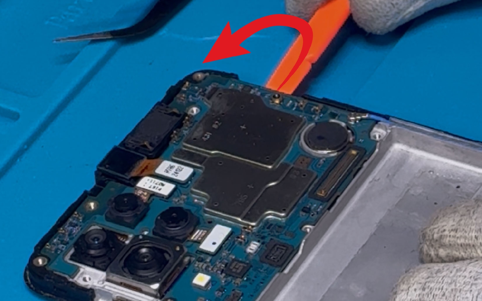 Comment remplacer le bloc écran sur Galaxy A22 photo 3