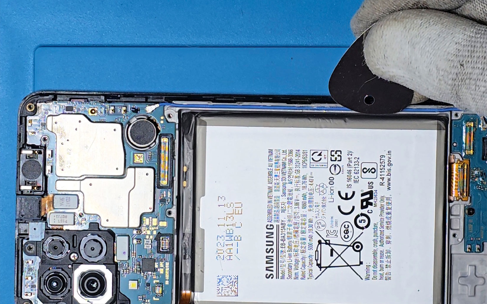 Comment changer la batterie sur Galaxy A22 photo 2