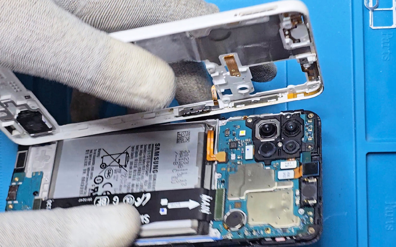 Comment changer la batterie sur Galaxy A22 photo 3