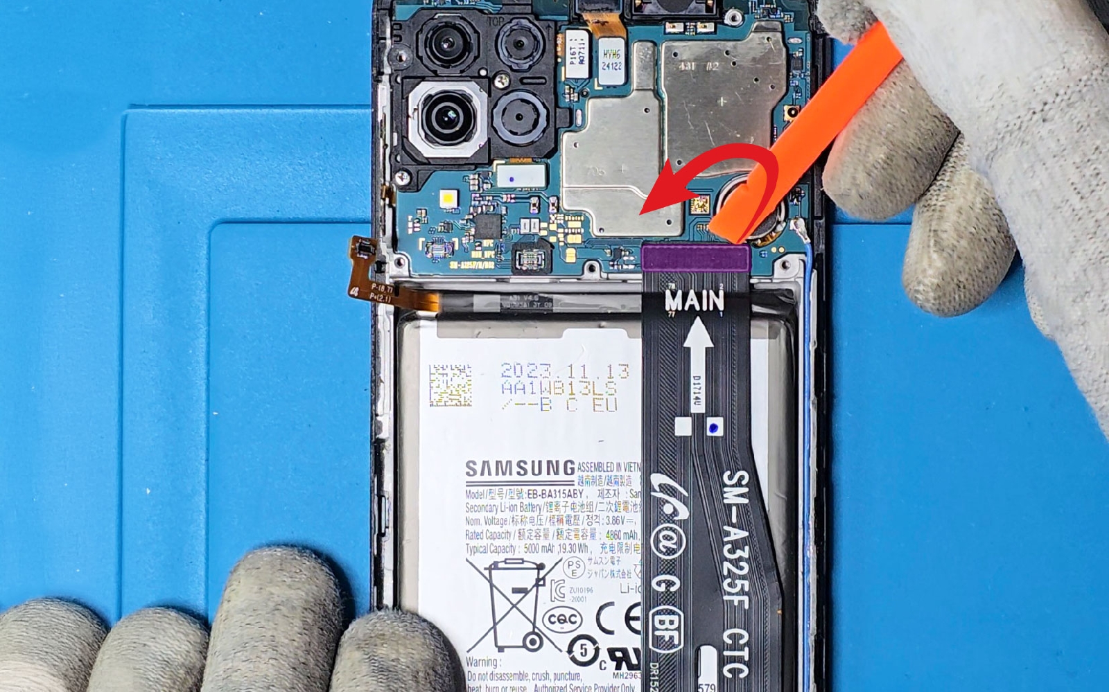 Comment changer le connecteur de charge  sur Galaxy A22 photo 2