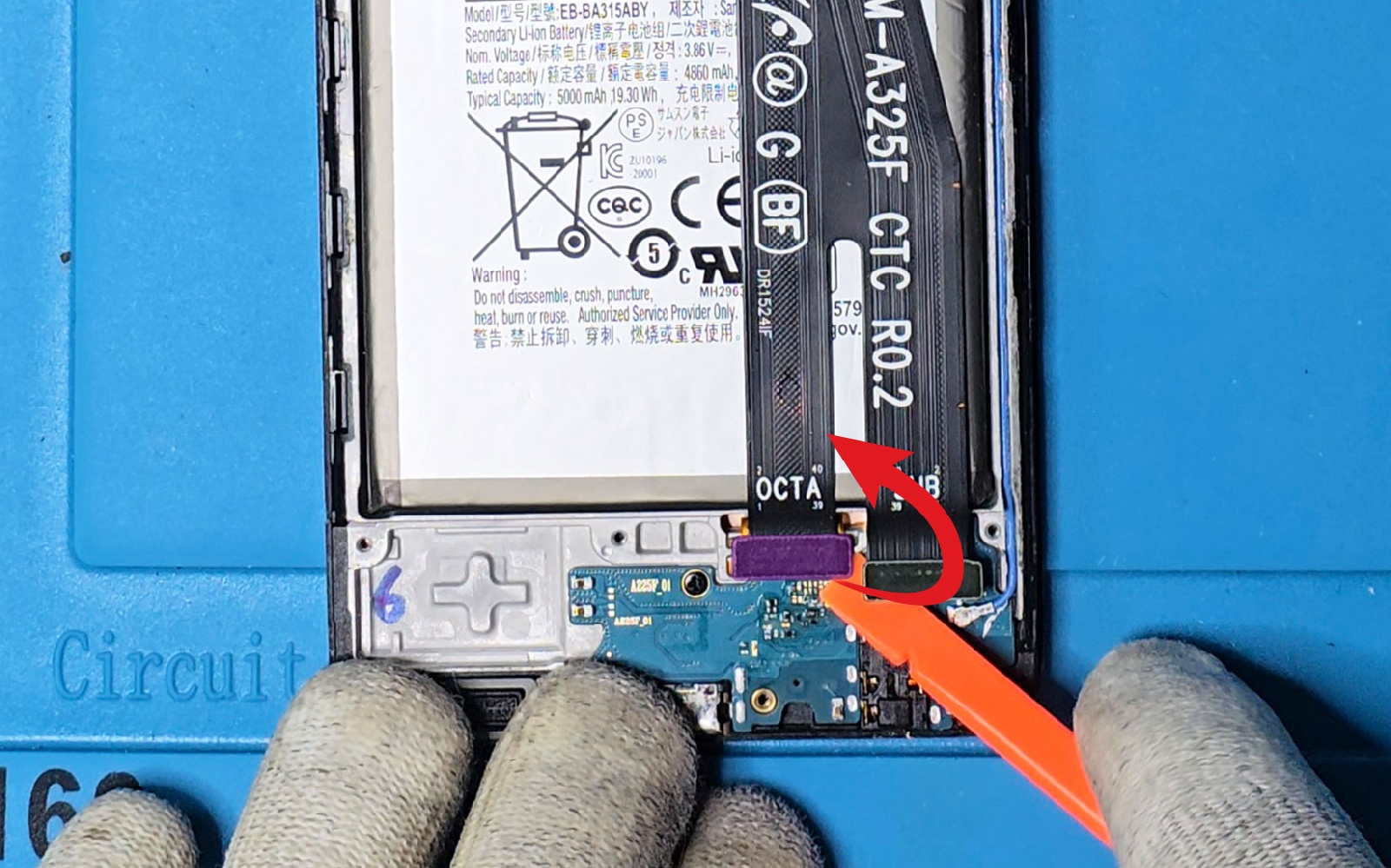 Comment changer le connecteur de charge  sur Galaxy A22 photo 4