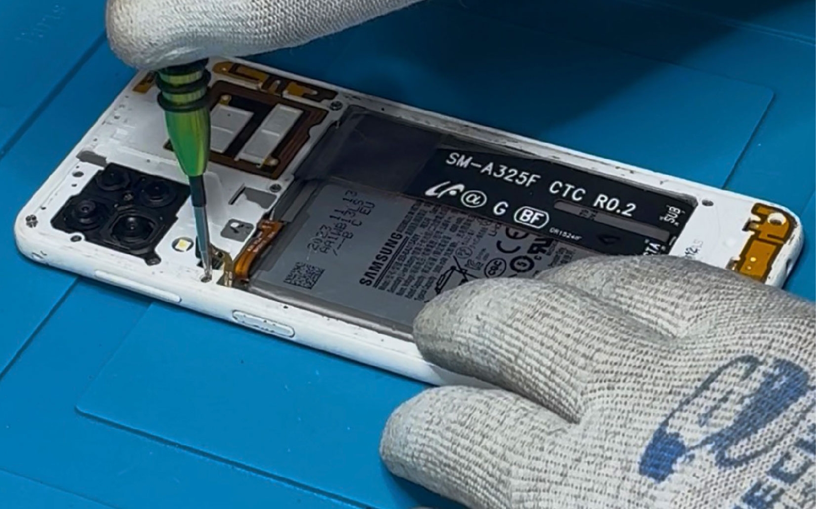 Comment changer le connecteur de charge  sur Galaxy A22 photo 2