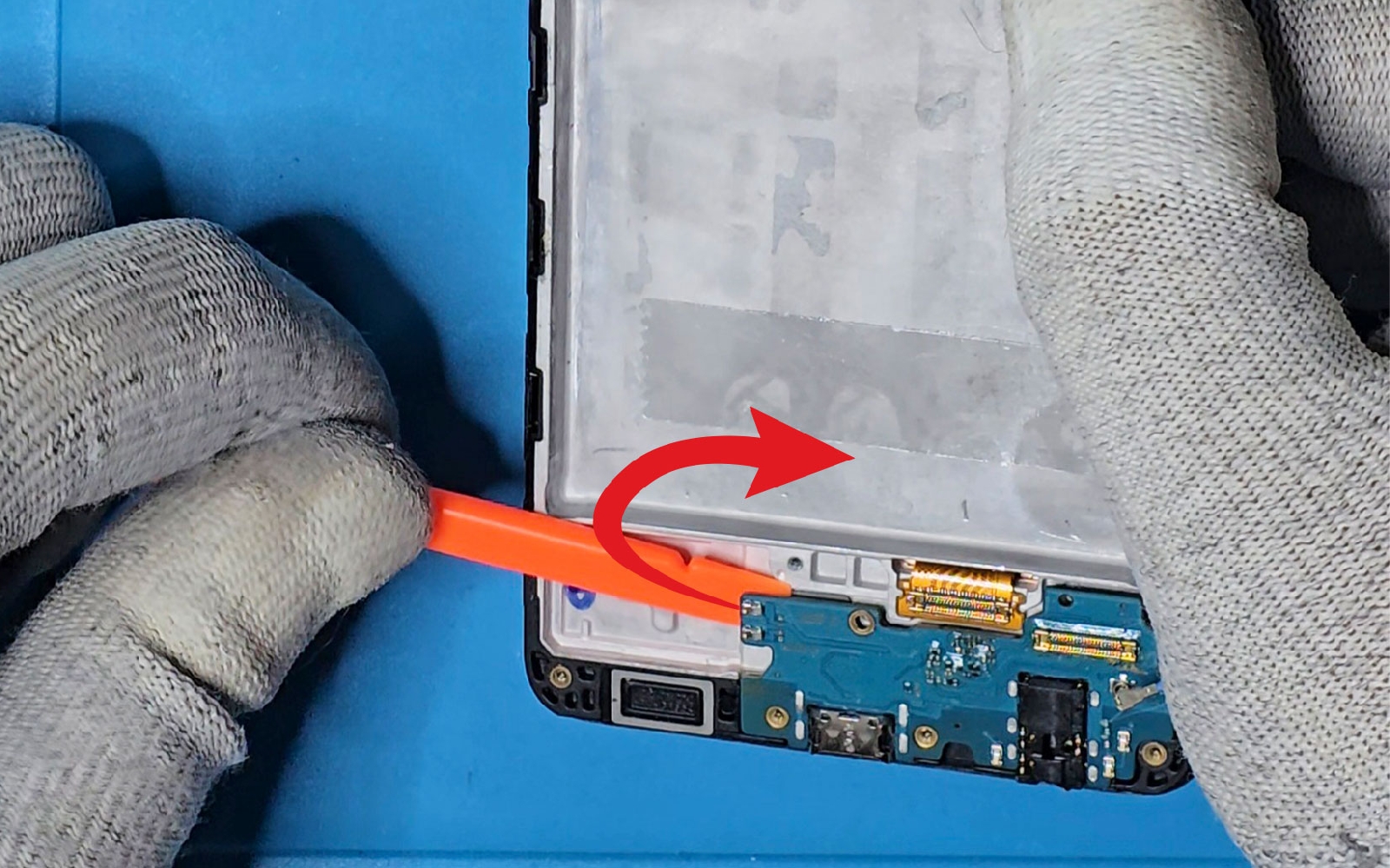 Comment changer le connecteur de charge  sur Galaxy A22 photo 3