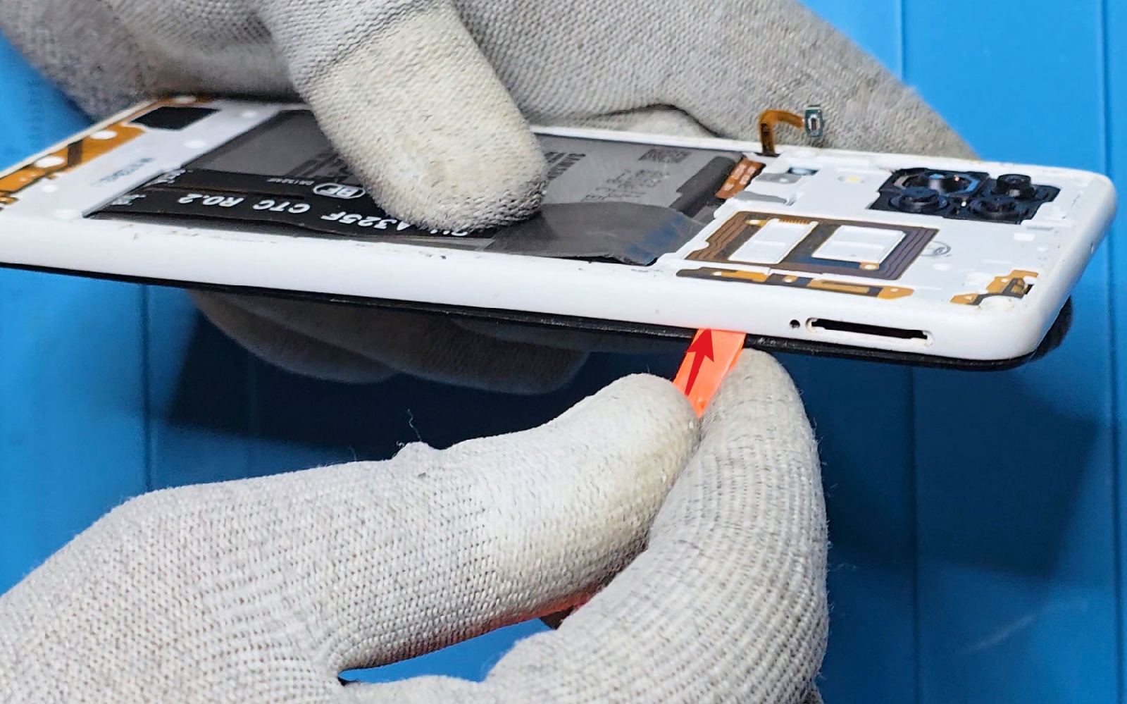 Comment changer le connecteur de charge  sur Galaxy A22 photo 2