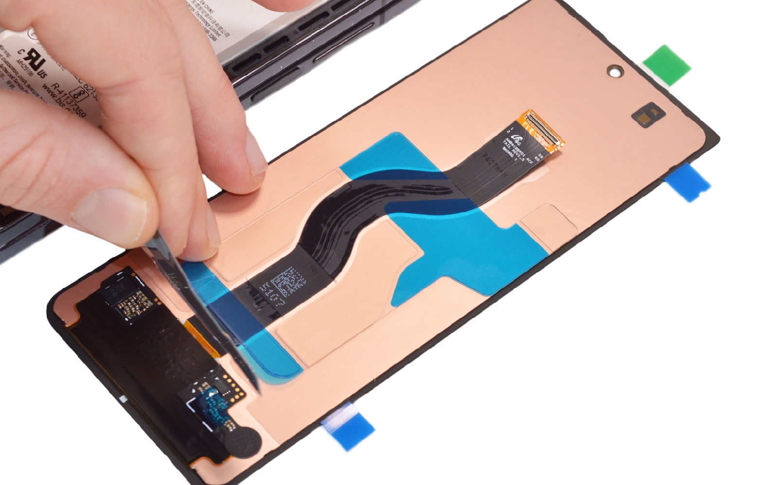 Comment changer l'écran externe et la batterie secondaire sur Galaxy Z Fold4 photo 2