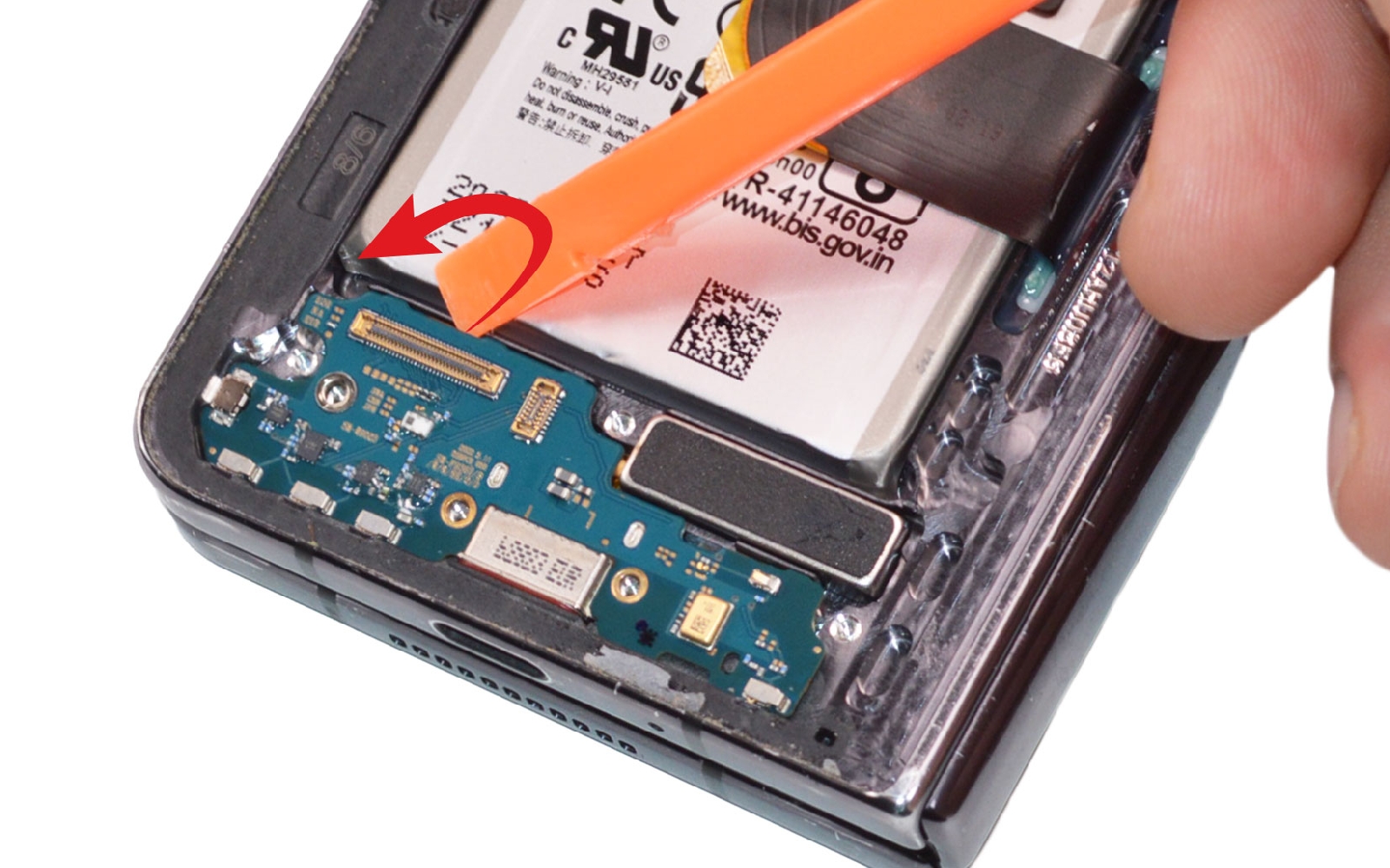 Comment changer le connecteur de charge  sur Galaxy Z Fold4 photo 4