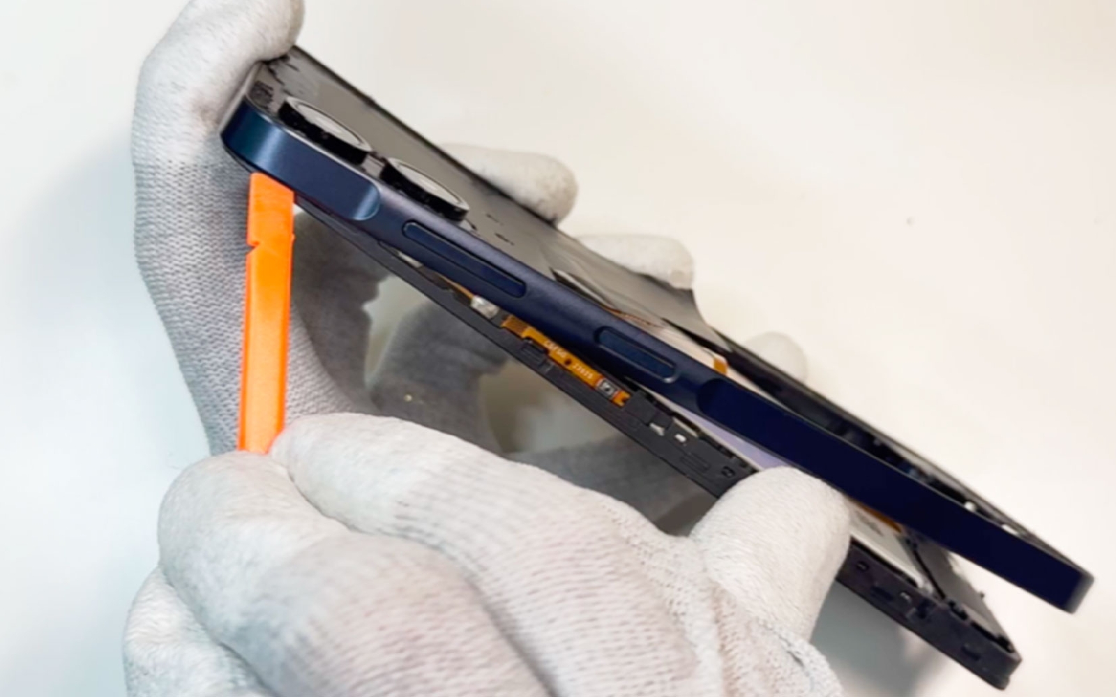 Comment remplacer le bloc écran sur Galaxy A06 photo 4