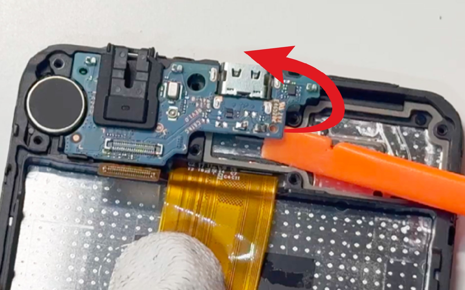 Comment remplacer le bloc écran sur Galaxy A06 photo 2