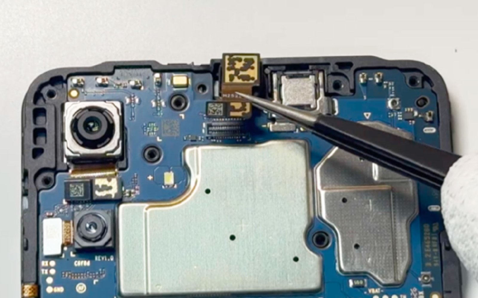 Comment remplacer le bloc écran sur Galaxy A06 photo 2