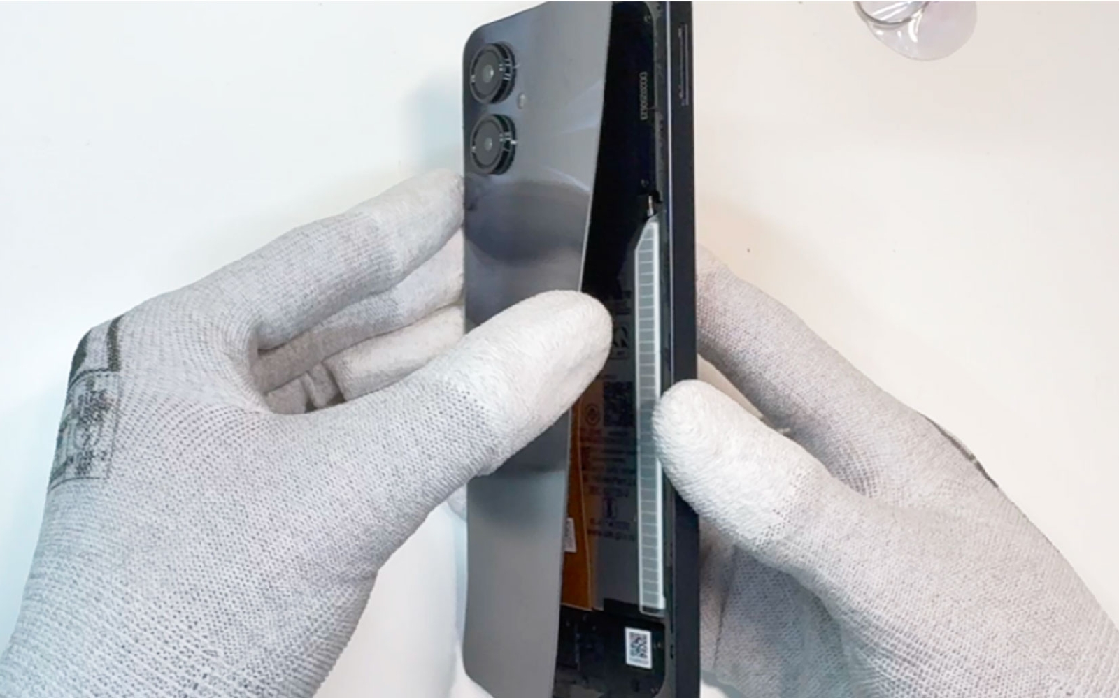 Comment remplacer le bloc écran sur Galaxy A06 photo 1