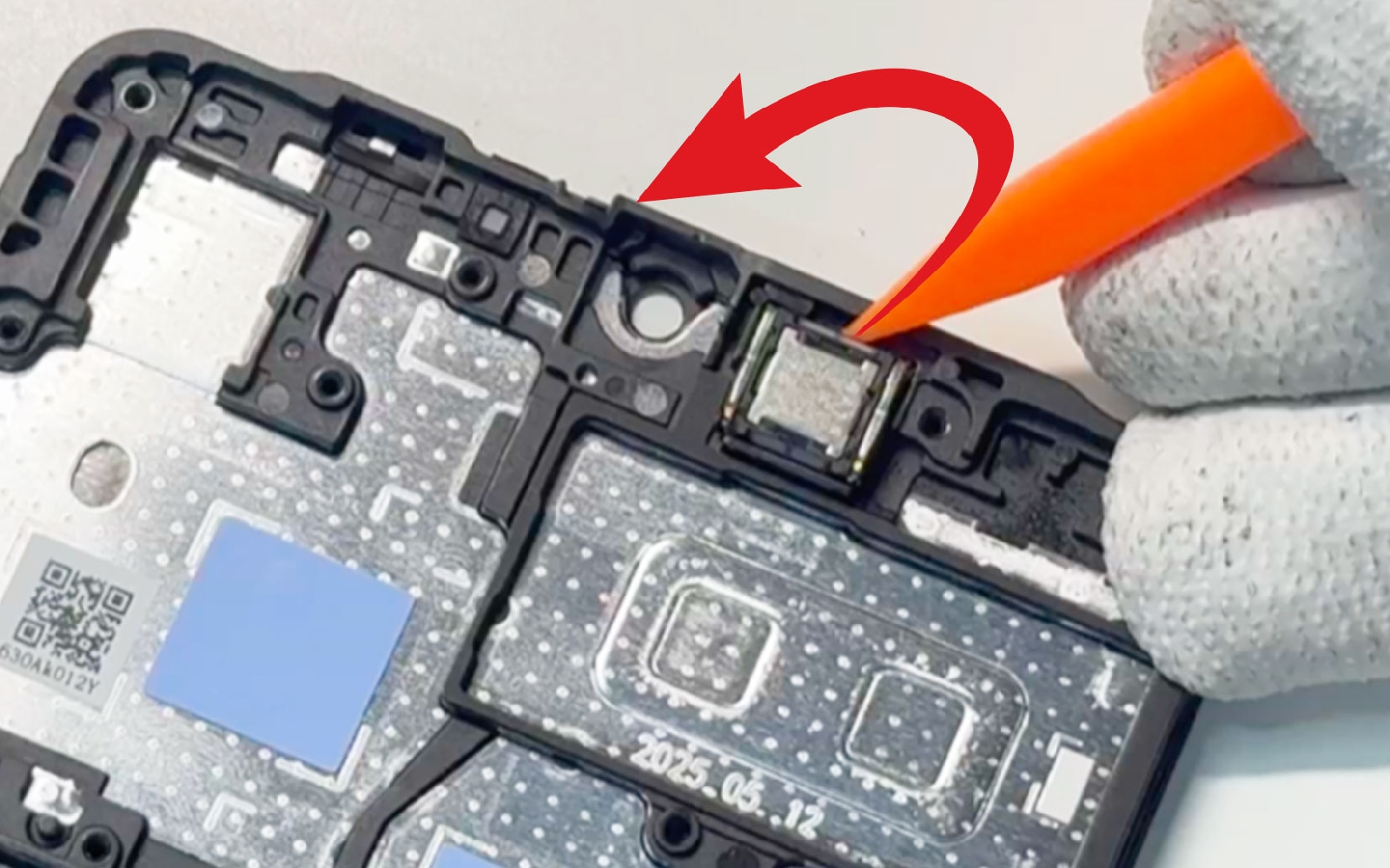 Comment remplacer le bloc écran sur Galaxy A06 photo 2