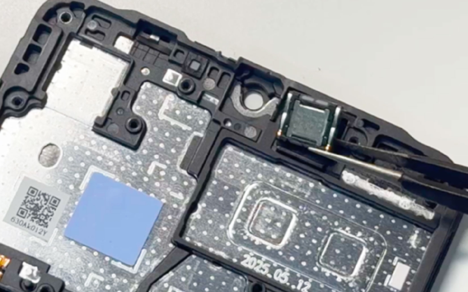 Comment remplacer le bloc écran sur Galaxy A06 photo 3