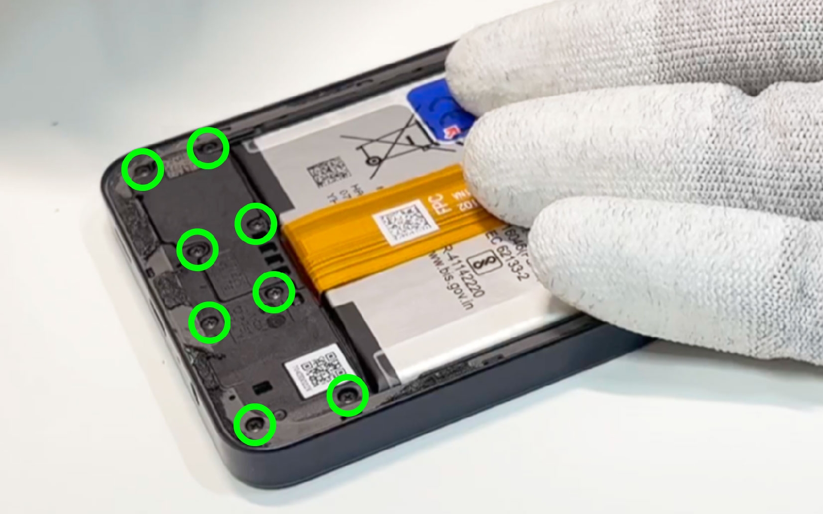 Comment changer le connecteur de charge  sur Galaxy A06 photo 2