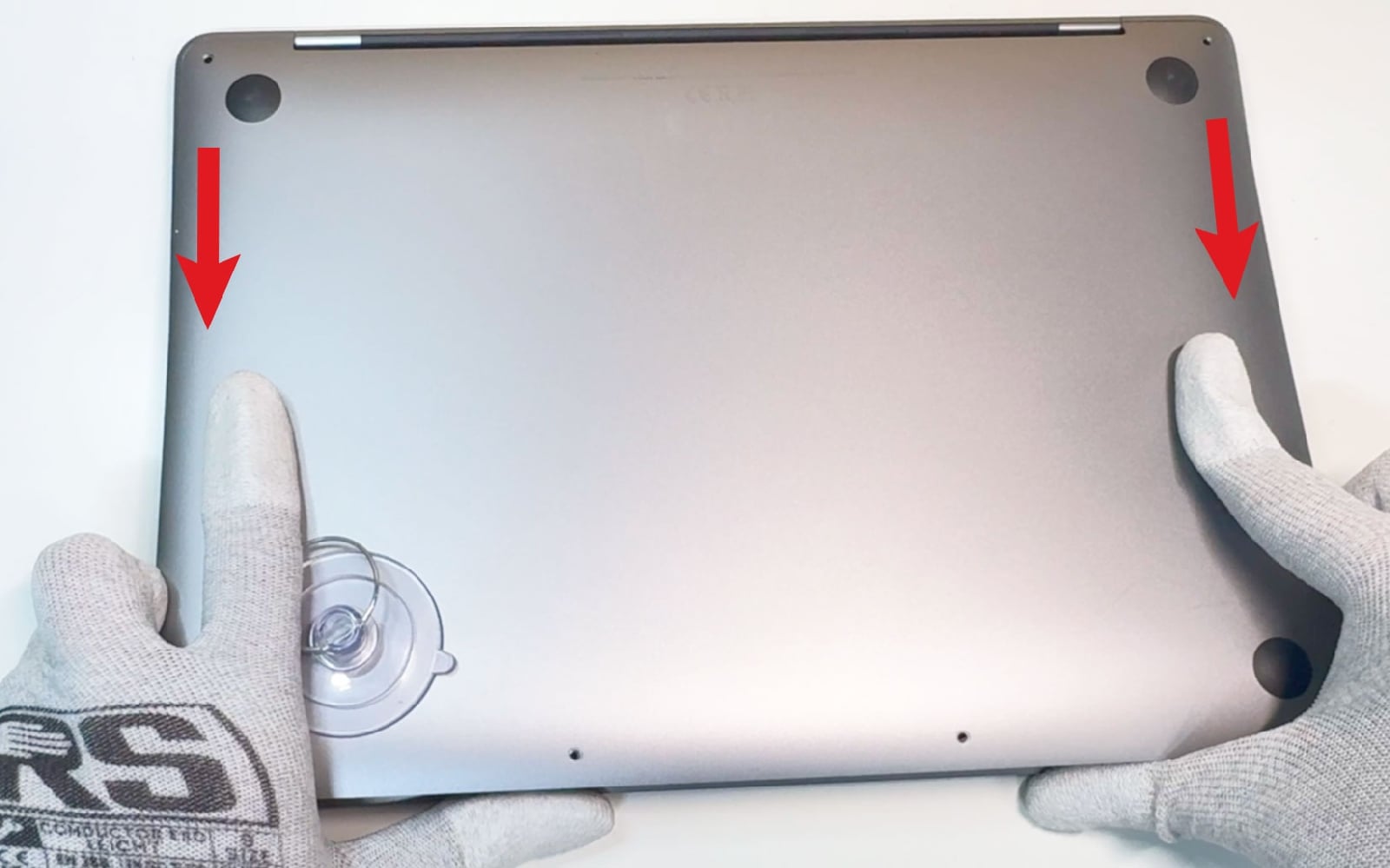 Comment changer les haut-parleurs sur Macbook Pro 13 pouces M2 A2338 EMC 8162 - 2022 photo 2