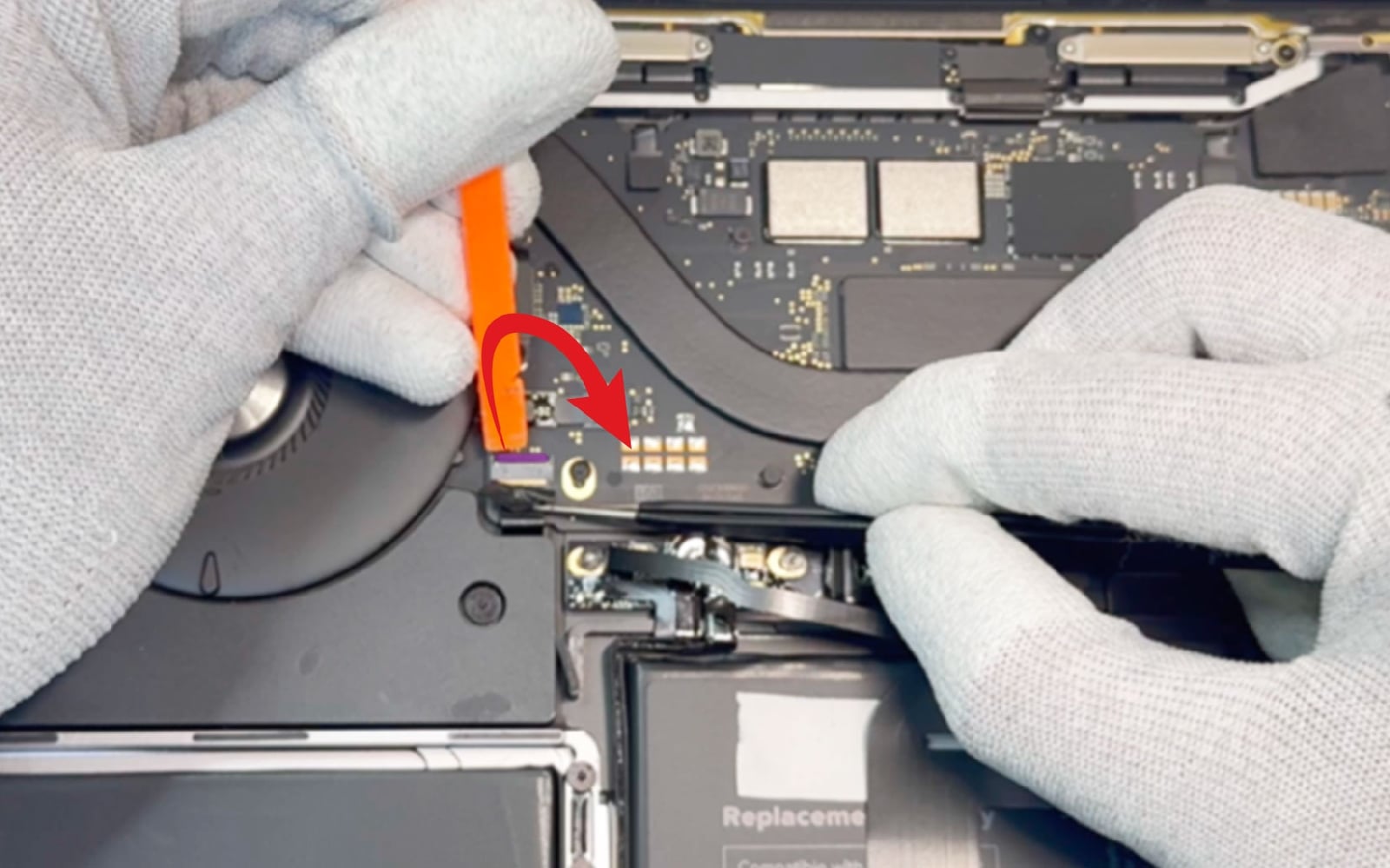 Comment changer les haut-parleurs sur Macbook Pro 13 pouces M2 A2338 EMC 8162 - 2022 photo 2