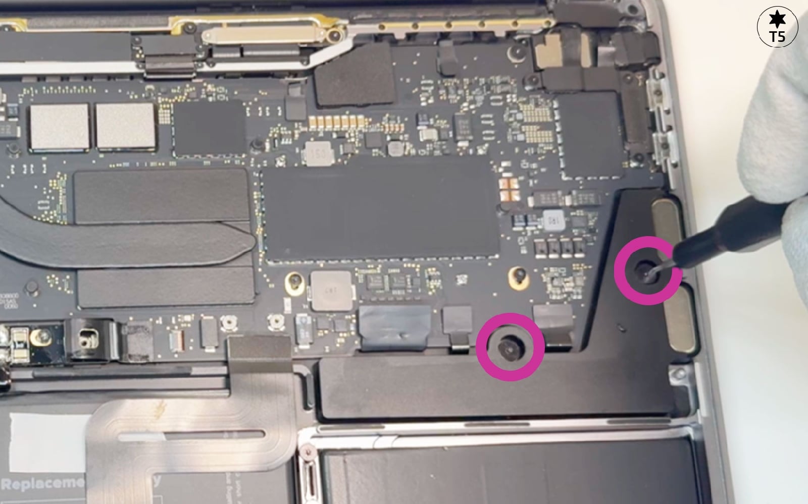 Comment changer les haut-parleurs sur Macbook Pro 13 pouces M2 A2338 EMC 8162 - 2022 photo 1