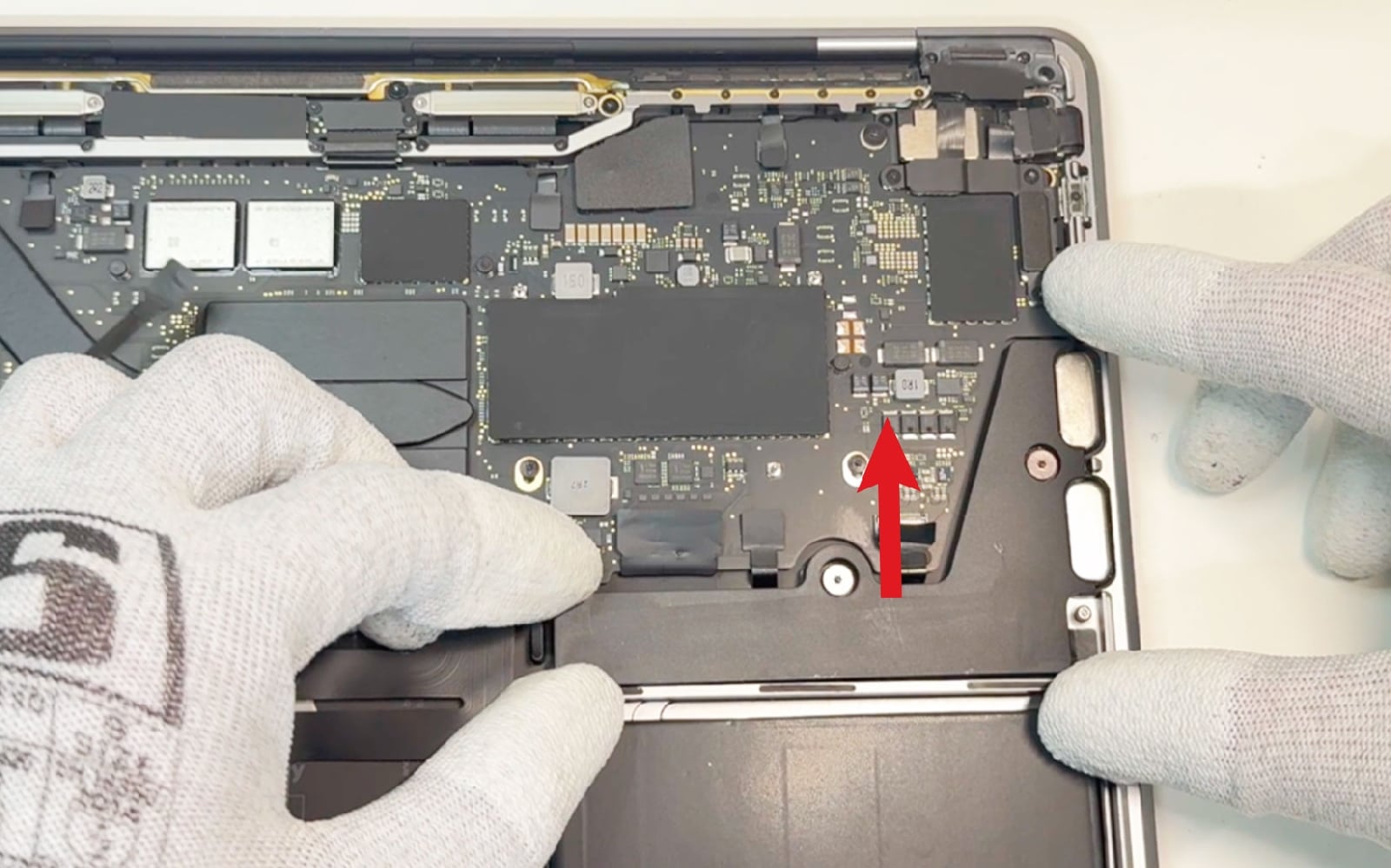 Comment changer les haut-parleurs sur Macbook Pro 13 pouces M2 A2338 EMC 8162 - 2022 photo 4