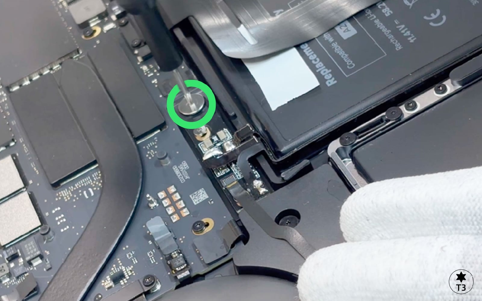 Comment changer les haut-parleurs sur Macbook Pro 13 pouces M2 A2338 EMC 8162 - 2022 photo 1