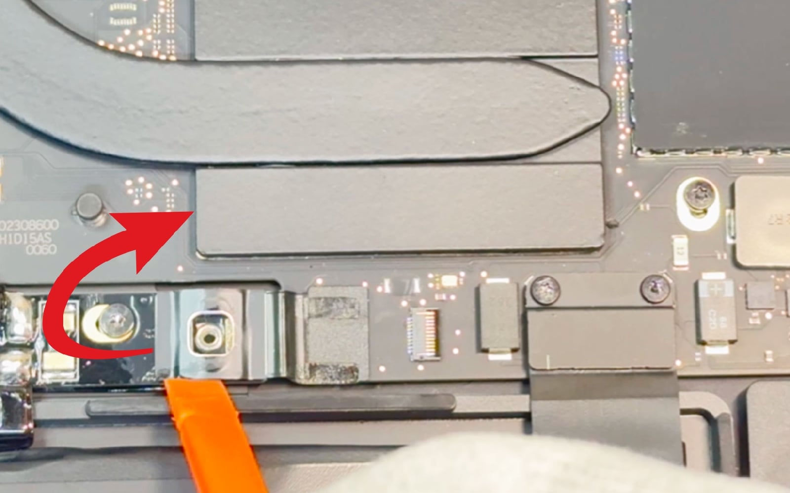 Comment changer les haut-parleurs sur Macbook Pro 13 pouces M2 A2338 EMC 8162 - 2022 photo 2