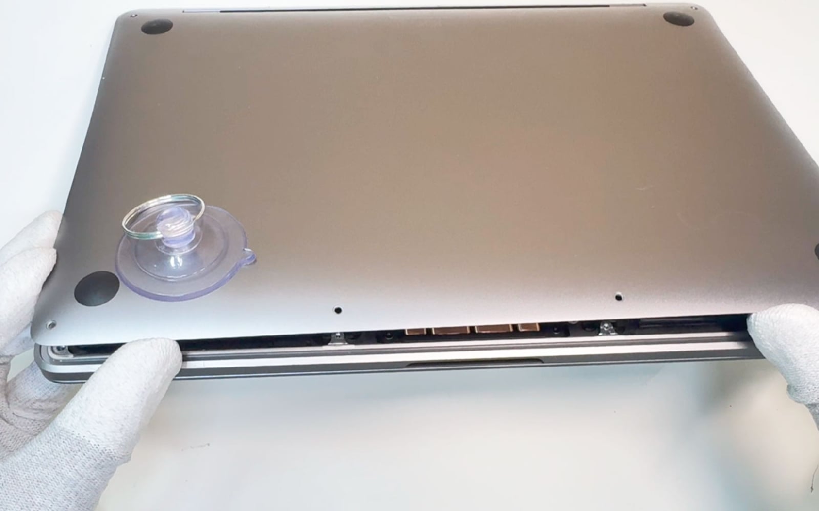 Comment changer le trackpad sur Macbook Pro 13 pouces M2 A2338 EMC 8162 - 2022 photo 1
