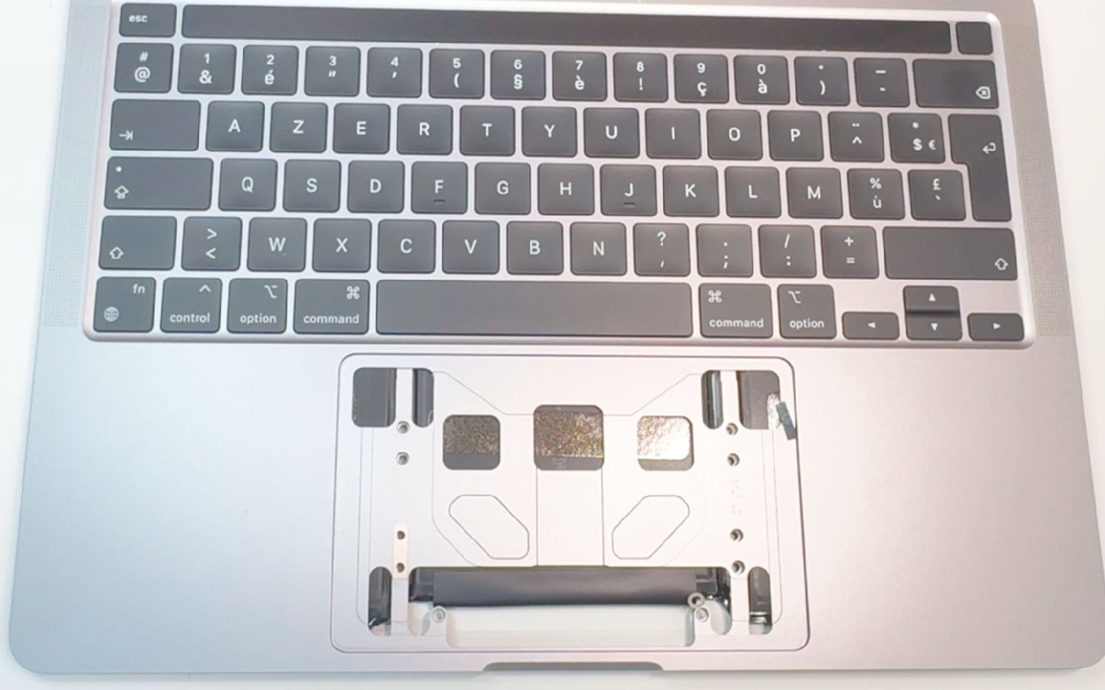 Comment changer le trackpad sur Macbook Pro 13 pouces M2 A2338 EMC 8162 - 2022 photo 4