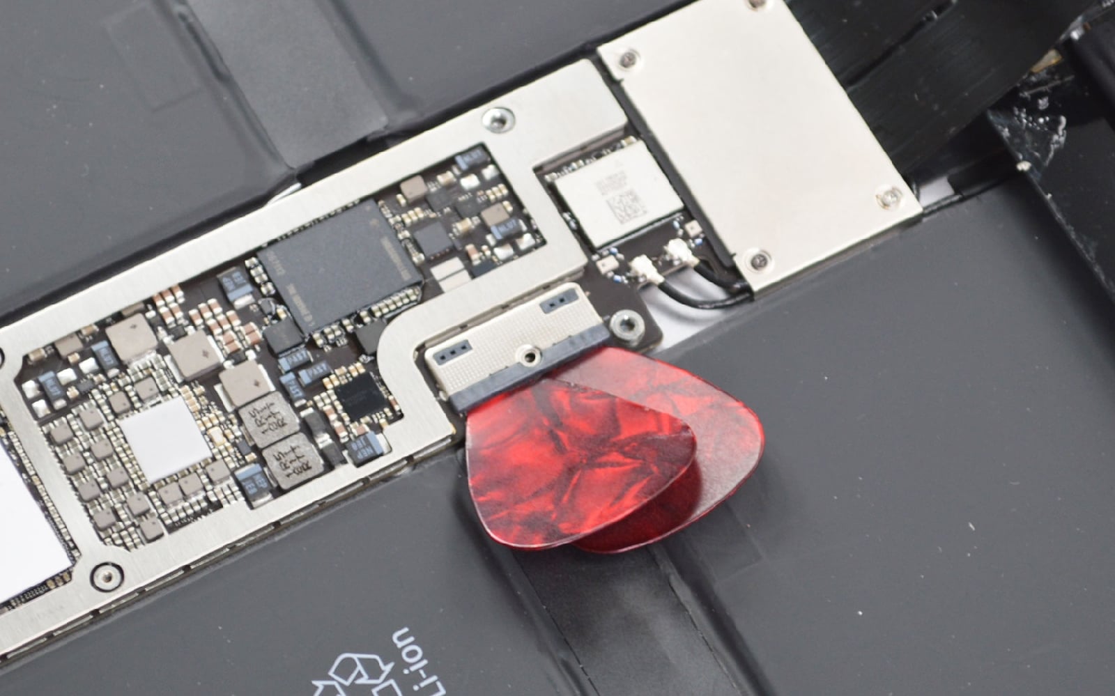 Comment changer le connecteur de charge  sur iPad Pro 11 2020 photo 3