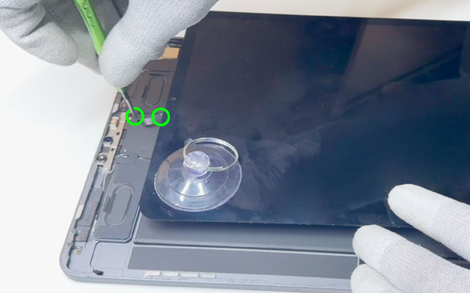 Comment changer le connecteur de charge  sur iPad Pro 11 2020 photo 1