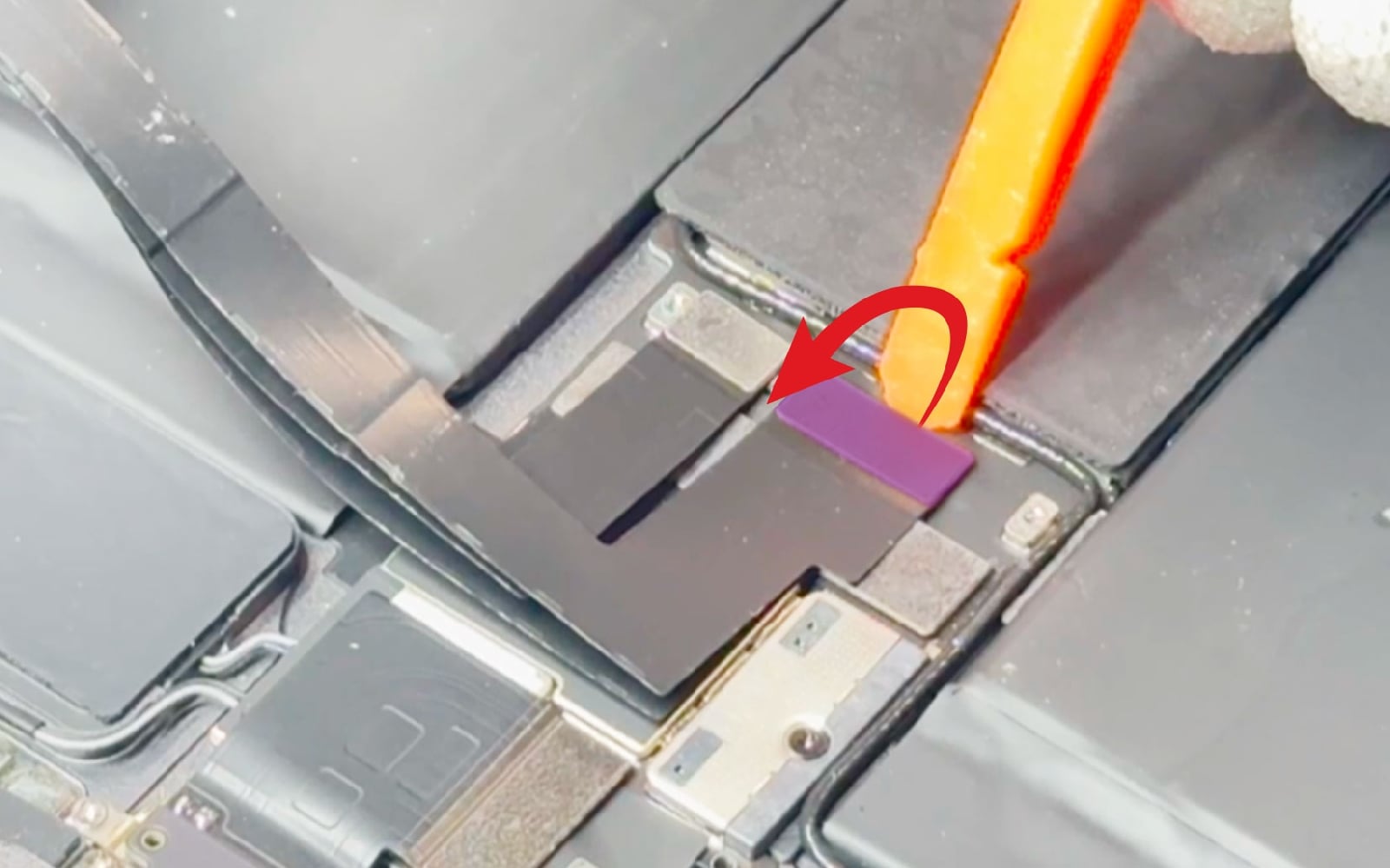 Comment changer le connecteur de charge  sur iPad Pro 11 2020 photo 2