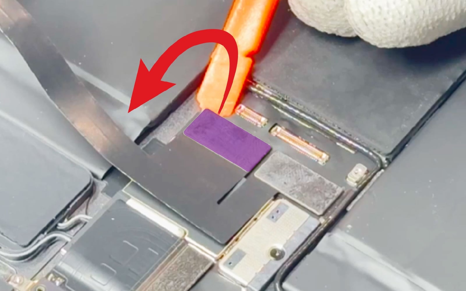 Comment changer le connecteur de charge  sur iPad Pro 11 2020 photo 3