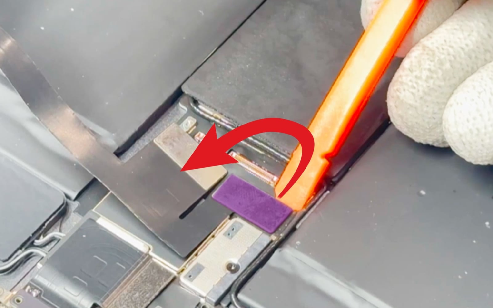 Comment changer le connecteur de charge  sur iPad Pro 11 2020 photo 4