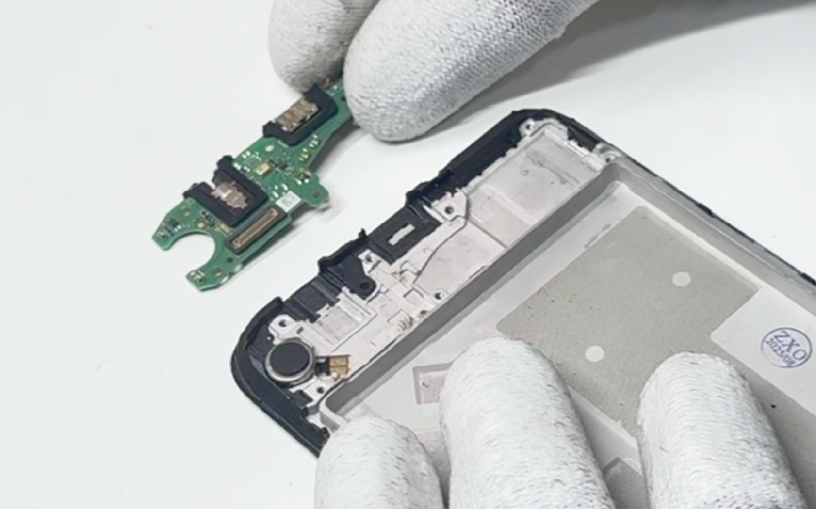 Changement du bloc écran sur Honor X7 photo 4