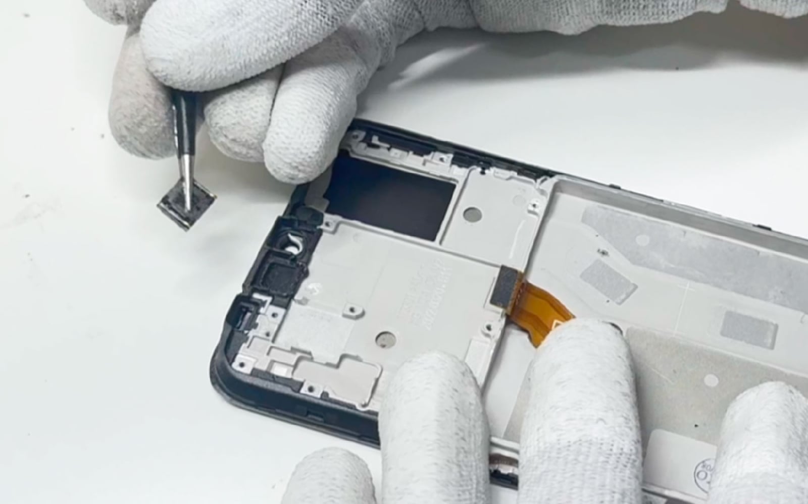 Changement du bloc écran sur Honor X7 photo 2