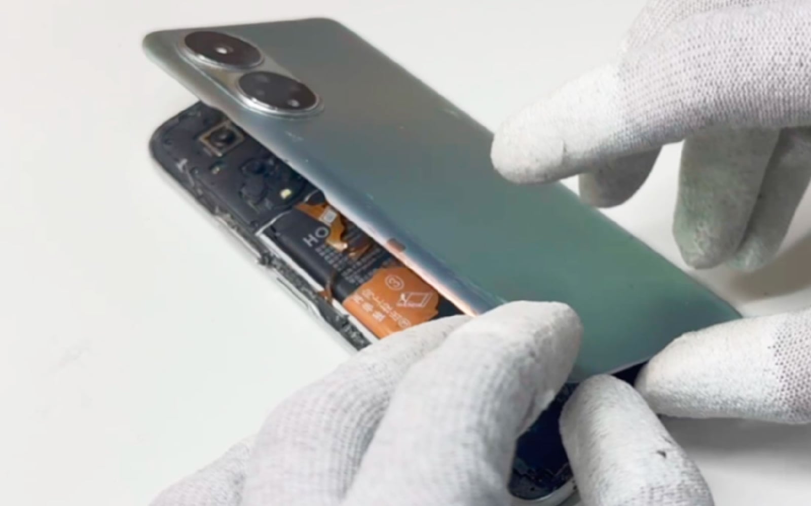 Changement du connecteur de charge sur Honor X7 photo 2